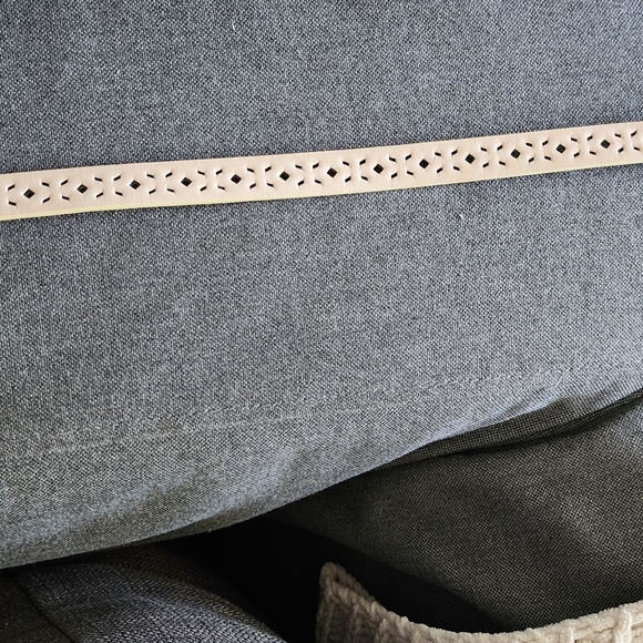 Cream Skinny Belt with Gold Buckle (Size M/L) - Picture 4 of 4